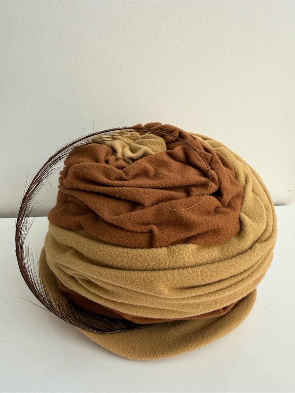 Vintage Women's Two-Tone Felt Cloche Hat with Rosette Detail - Brown & Tan